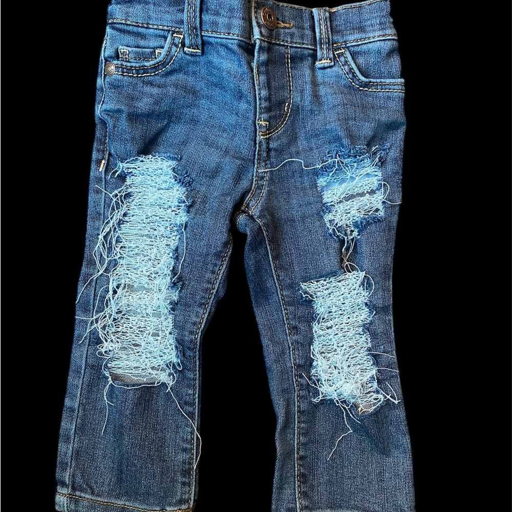 OshKosh B’Gosh super cute distressed denim jeans. Size 9 months